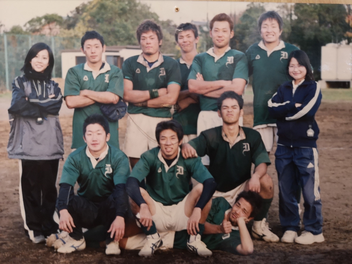 大学生の頃。上段左から3番目がみやさん。