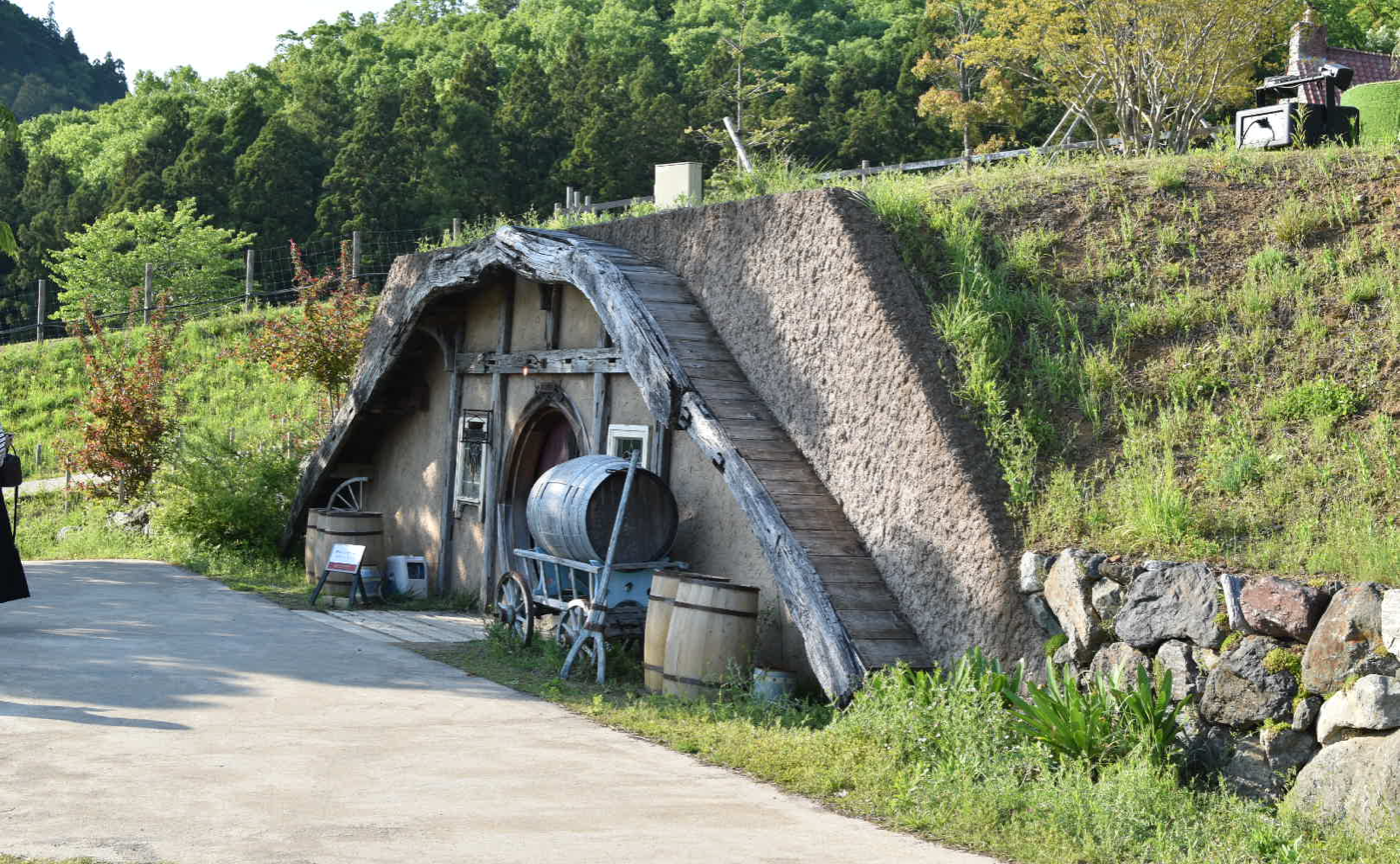 日本にもホビット村があった？！映画ロード・オブ・ザ・リングファン必見の滋賀の英国式庭園🌹