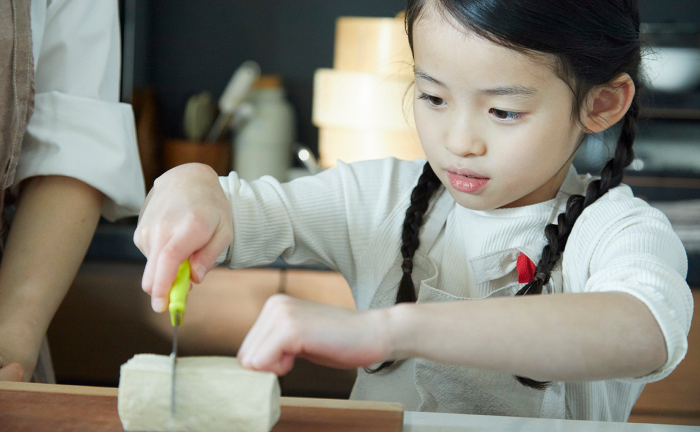 【親子】子どもの食卓の調味料を使って、鶏そぼろ丼と副菜を作ろう！