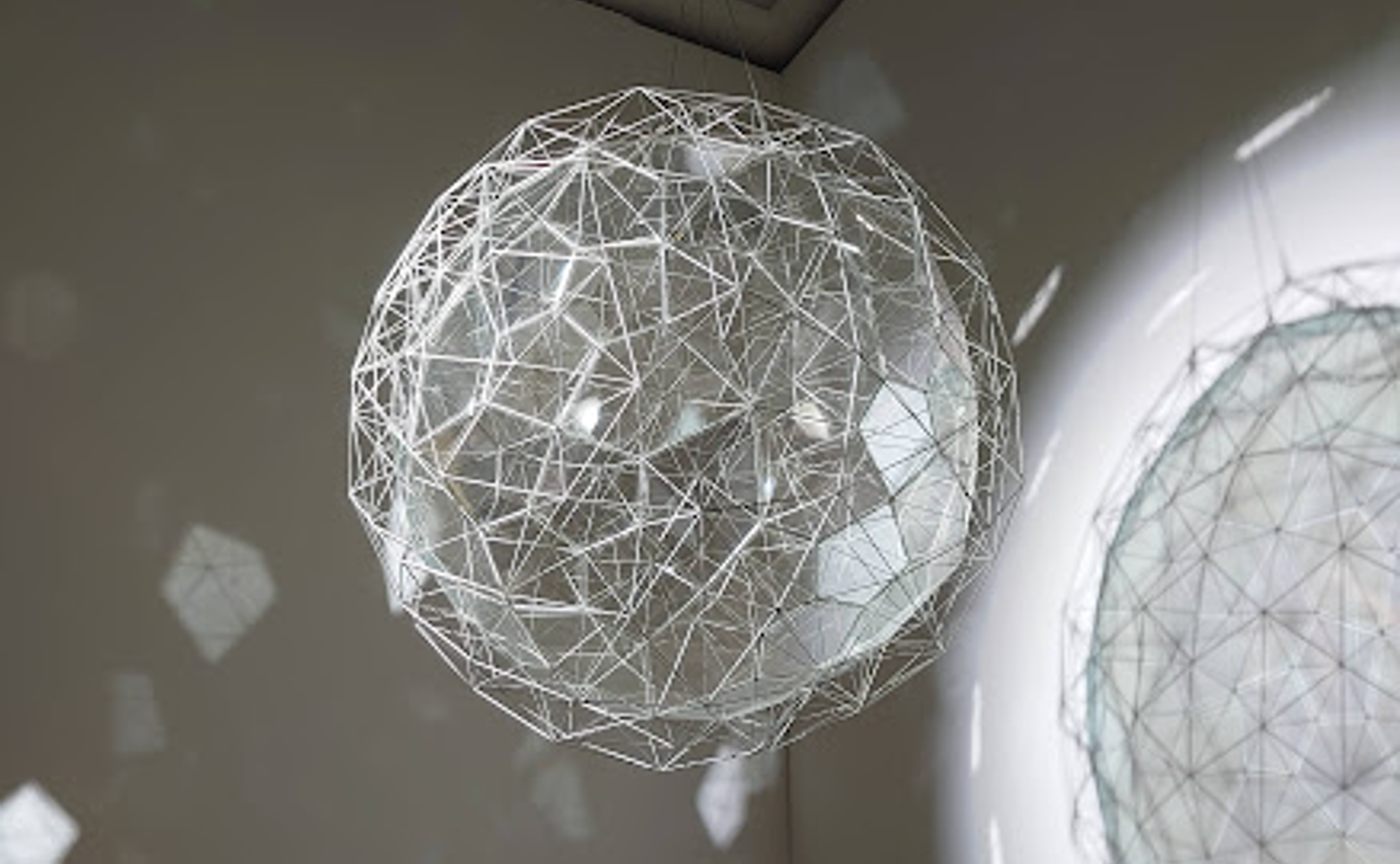 アートを「見る」目から、「描く」「残す」手と。