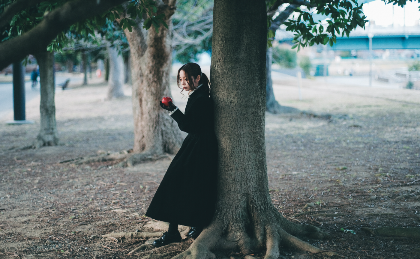 【大阪】スタジオ代が無料！ 赤いりんごとダークドレスの世界撮影会