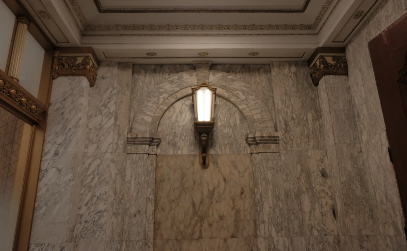 アートな建物『日本橋三越本館』