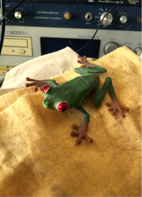 「カエルの置き物を食べたヘビ」創作記録①