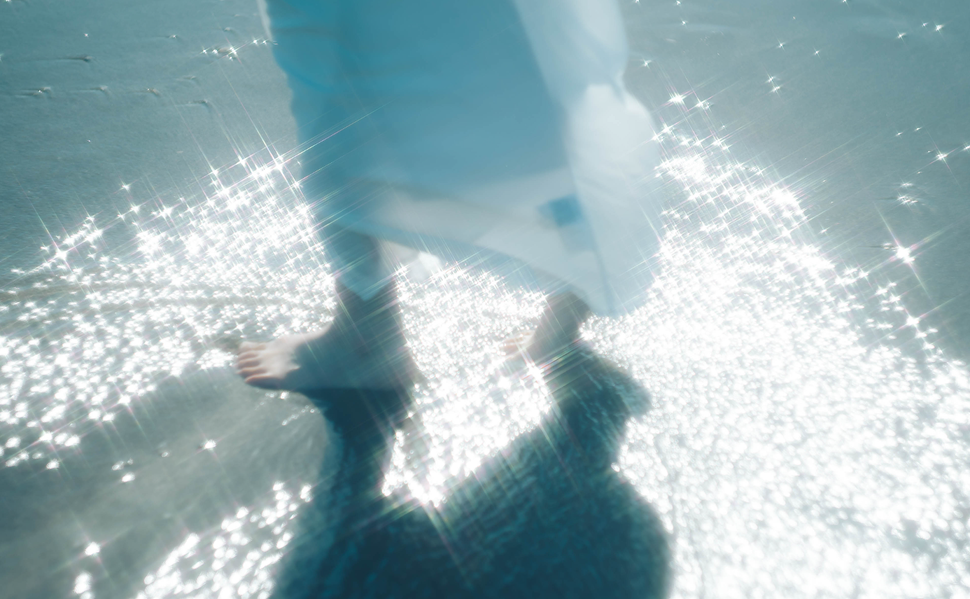 【兵庫県】白コーディネートで波と戯れる夏撮影しませんか?