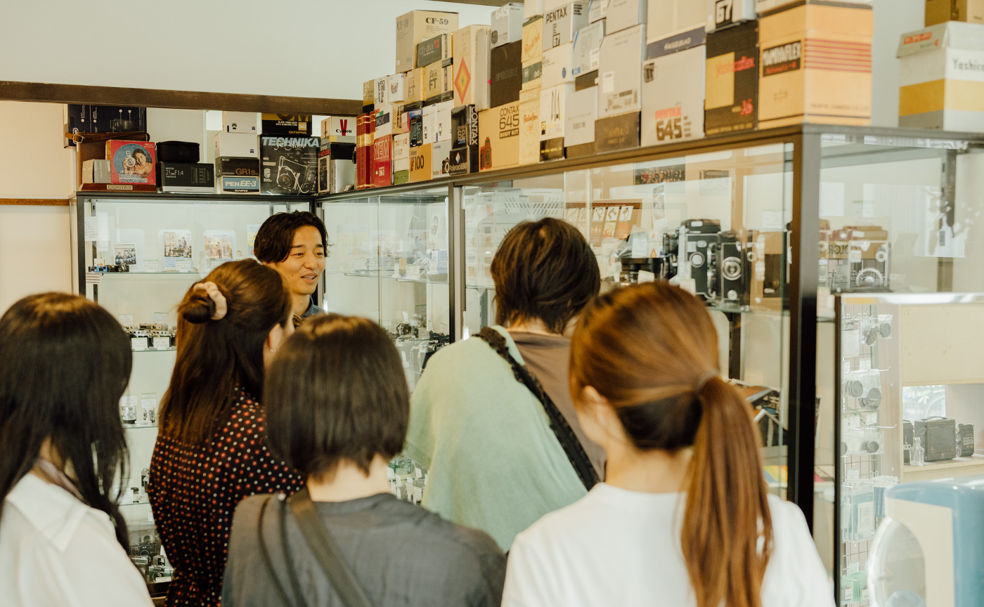フィルムカメラを実際に手に取って使い方を教わってみよう！@三葉堂寫眞機店 レポート