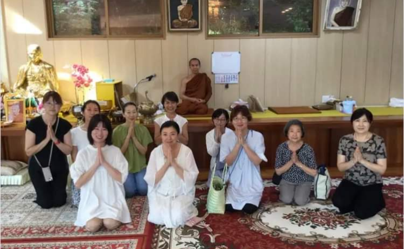 お寺でみんなで瞑想🙏