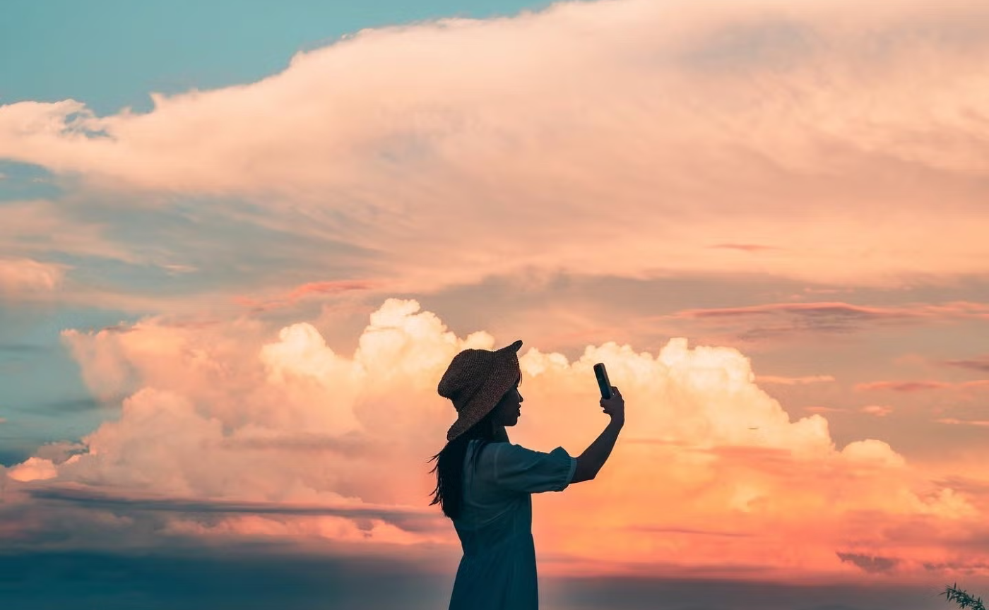 広角レンズを使って、美しい四季の絶景でポートレートを撮るフォトグラファー・まつかず。さんを招いた夜の写真トーク会！