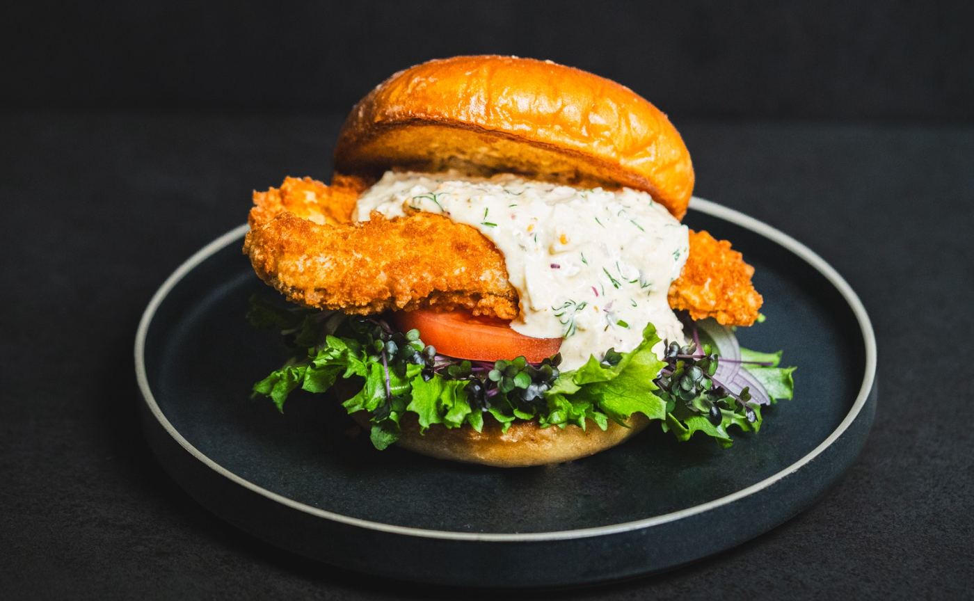 【1/19（月）～23（金）限定ランチ営業】たべる？　びわ湖ブラックバスバーガー