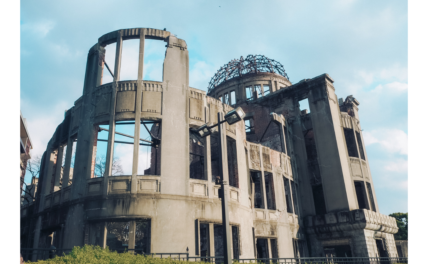 極寒の日の原爆ドーム