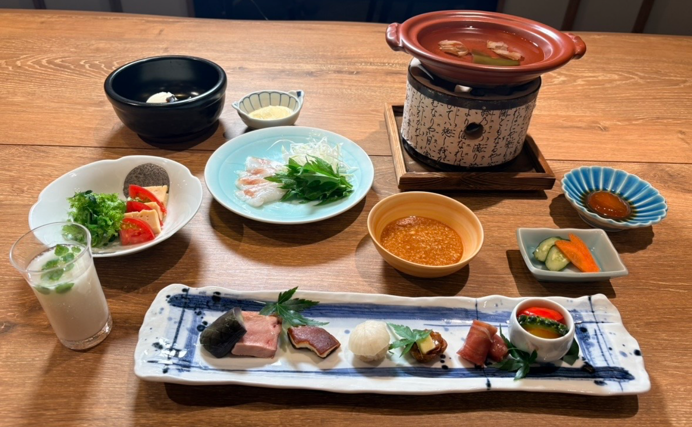 老舗旅館で発酵文化を現代的に繊細な和食として楽しむ