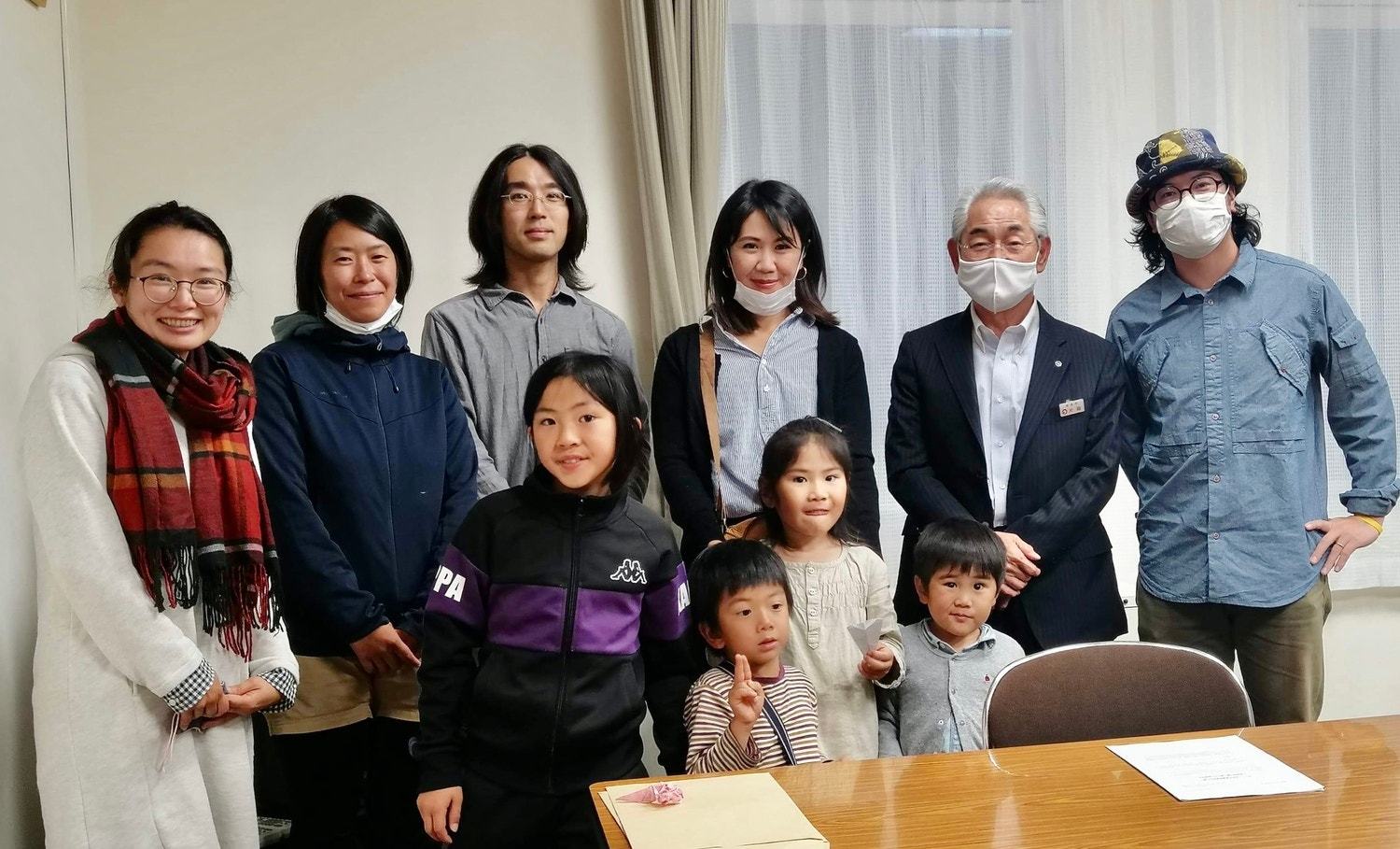 寿都片岡町長に公開質問状を手渡してきました